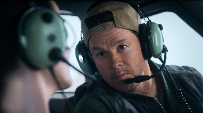 Sinopsis Film 'Flight Risk', Mark Walhberg Jadi Pilot Sekaligus Pembunuh Bayaran