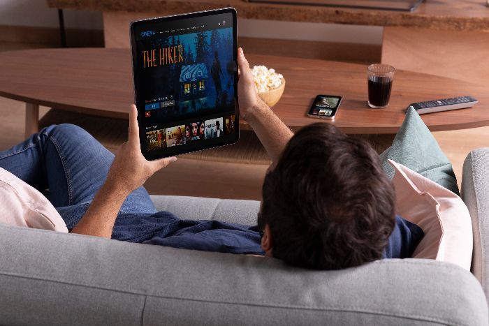 Daftar Aplikasi dan Situs Legal untuk Nonton Film dan Drakor Gratis!