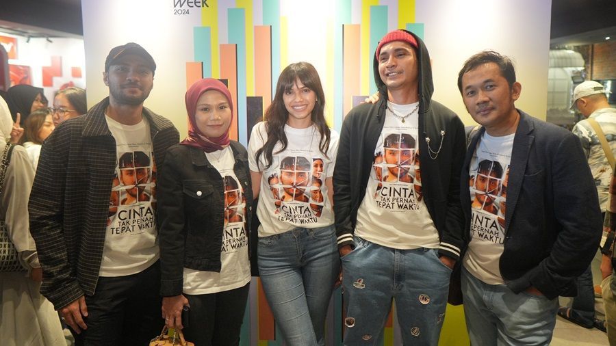 Film “Cinta Tak Pernah Tepat Waktu” Tayang Perdana di Jakarta Film Week 2024, Ini Reaksi Hanung Bramantyo