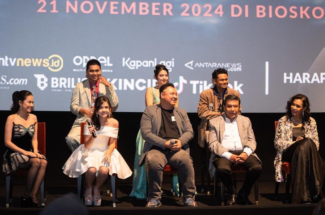 Ajil Ditto Ungkap Perasaan Canggung Beradu Akting dengan Adinia Wirasti di Film 'Hidup Ini Terlalu Banyak Kamu'