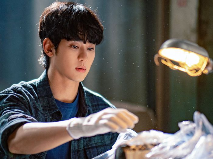 Kim Soo Hyun Tetap Syuting Drama Baru 'Knock Off' di Tengah Kontroversi Pacari Kim Sae Ron