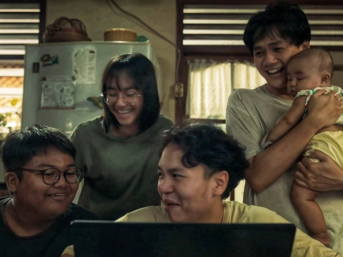 Review Film '1 Kakak 7 Ponakan': Kisah Cinta dan Tanggung Jawab Keluarga