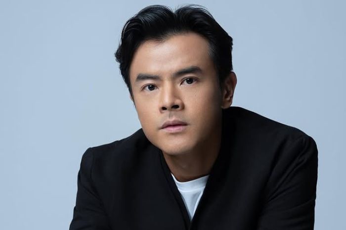 11 Series dan Film Terbaru yang Dibintangi Dion Wiyoko, Seru!