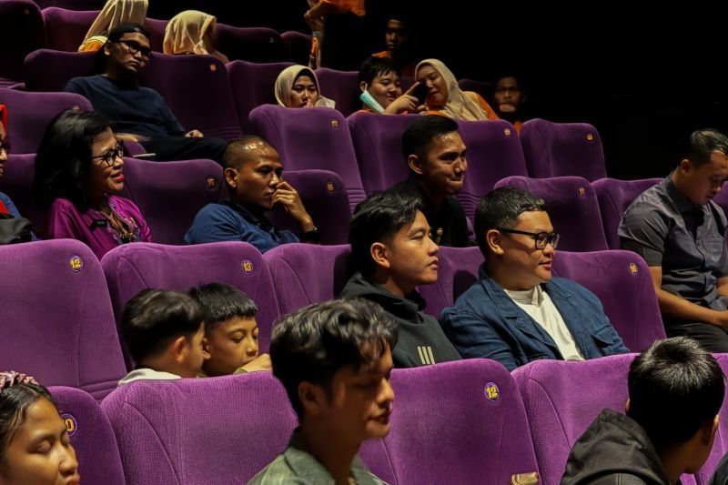 Seru Banget, Wapres Gibran Ajak 139 Anak Yatim Piatu Nobar Film Jumbo