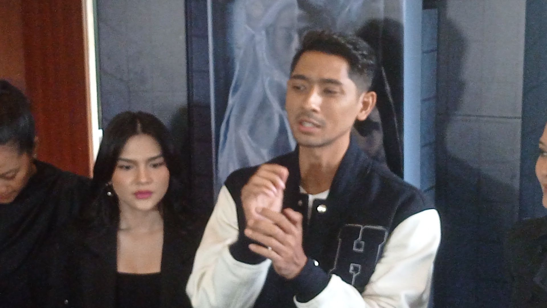 Bermain di 'Dendam Malam Kelam', Arya Saloka Akui Tertekan dengan Nuansa Thriller yang Gelap
