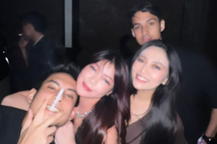 Wajah Rachel Vennya saat Foto Bareng Okin dan Pacar Barunya Bikin Salfok: Kedempulan Itu Bund