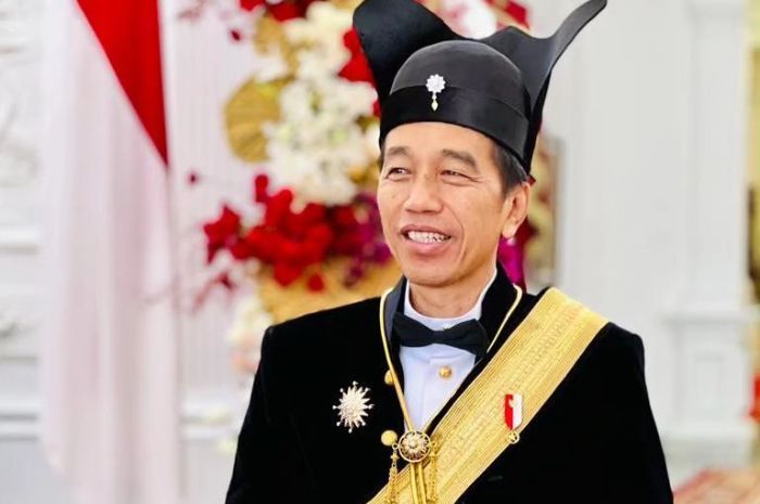 Presiden Jokowi Kenakan Pakaian Adat Panglima Tertinggi Raja Pakubuwono Surakarta di Upacara HUT Ke-78 RI