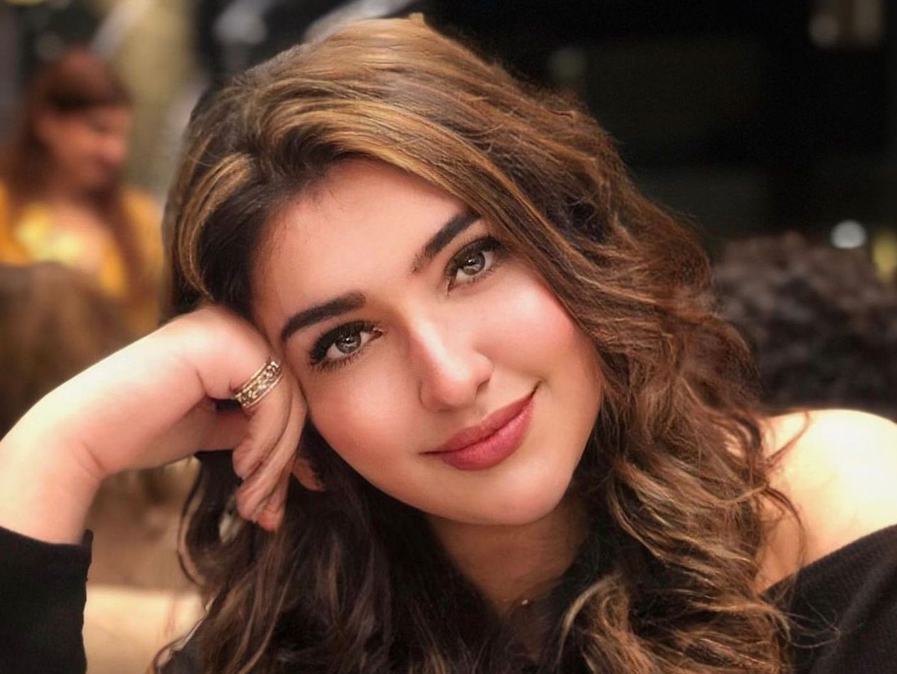 Kharisma Kaur Selebgram Cantik yang Suka Eksplor Dunia Fashion Branded