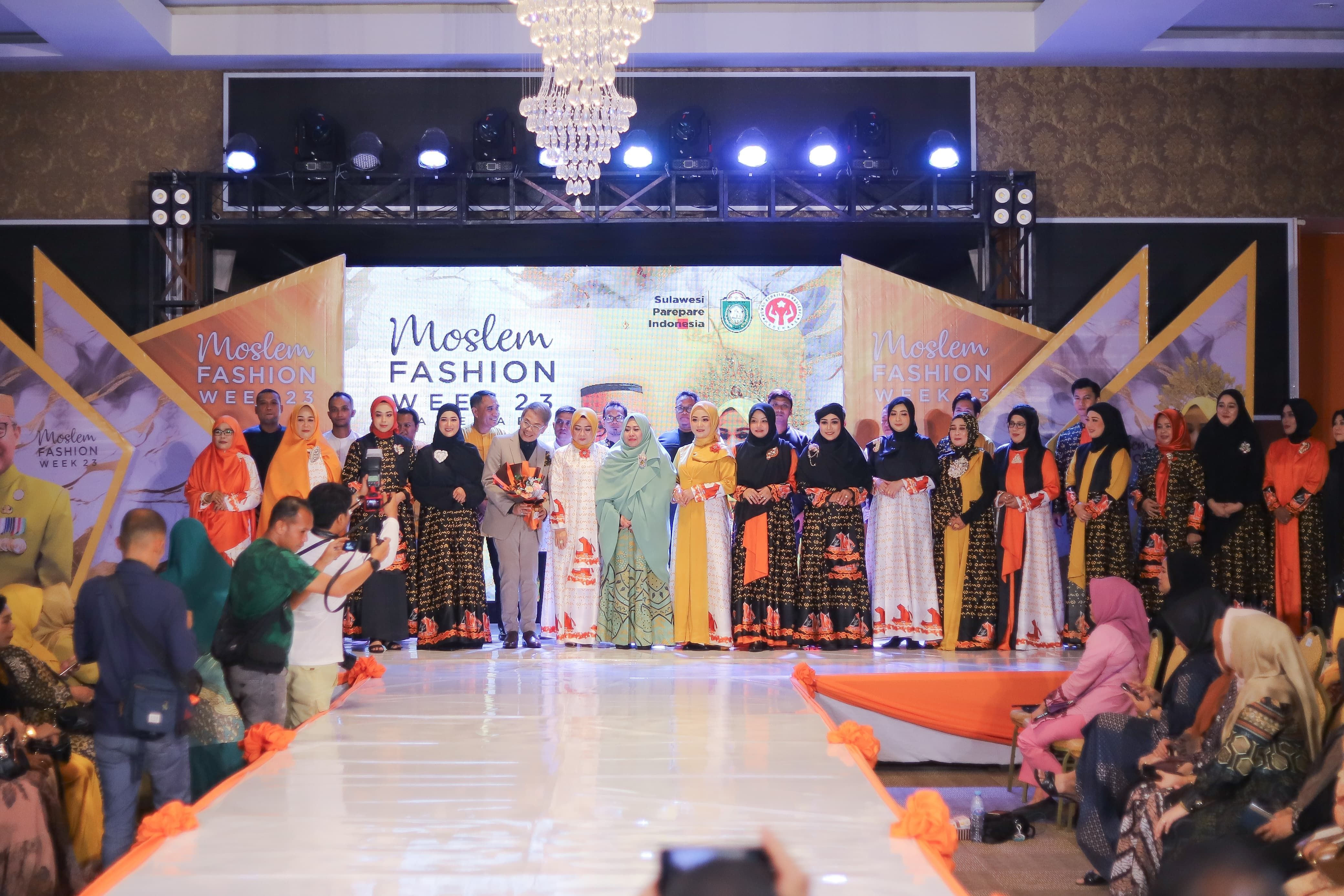 Bak Model Internasional, Para Peragawati Tampil Anggun di Moslem Fashion Week Parepare