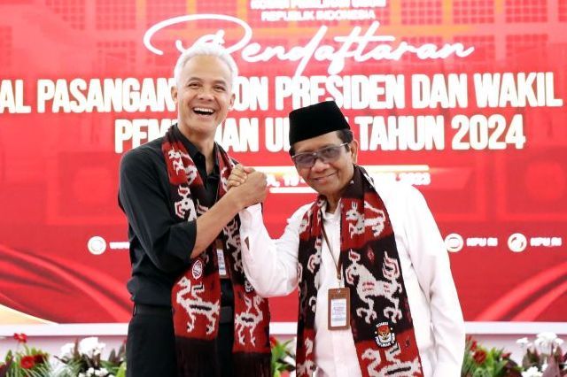 Warna Baju Ganjar-Mahfud saat Daftar Pilpres 2024 Jadi Sorotan, Ini Maknanya!