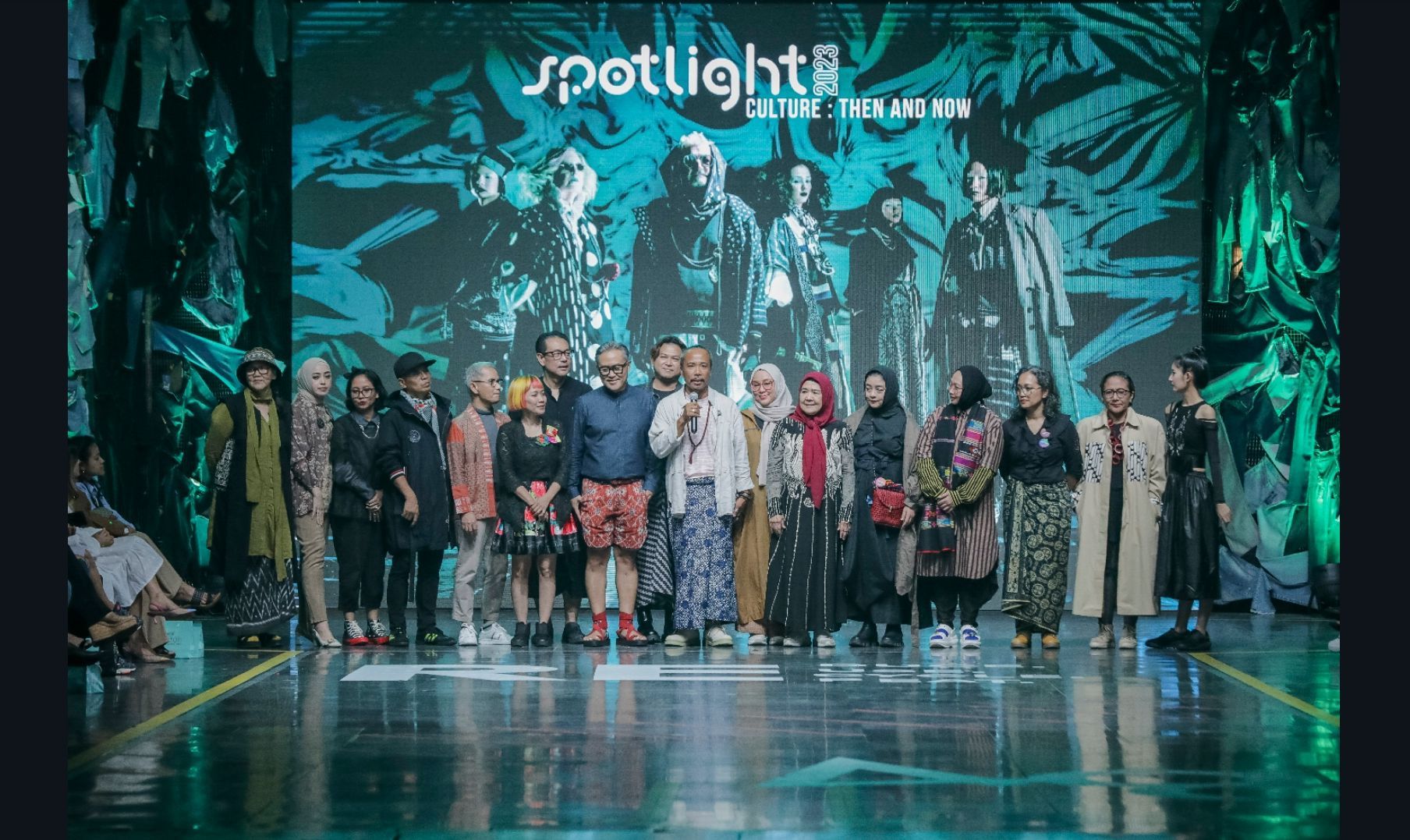 Kolaborasi Karya Sustainable Fashion, Wastra, Hingga Funky Kebaya Menutup SPOTLIGHT Indonesia 2023 Culture: Then and Now