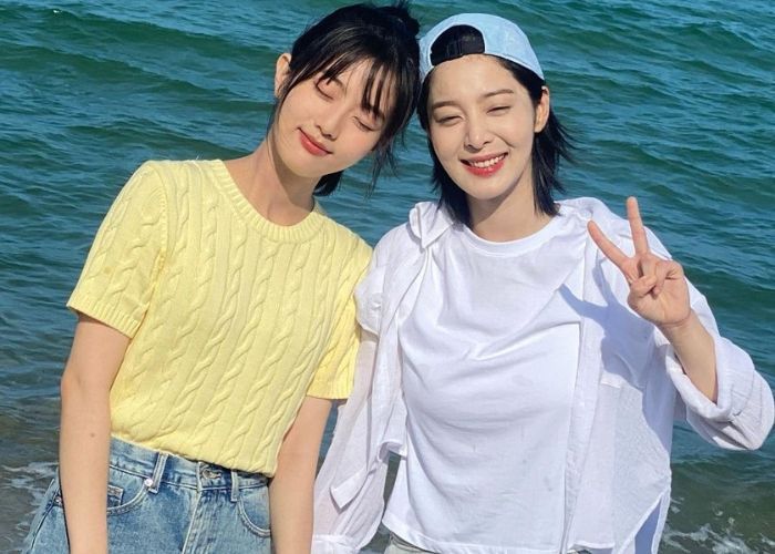 5 Referensi Outfit Shin Eun-soo dan Seol In-ah di Drama 'Twinkling Watermelon', Simpel tapi Chic!