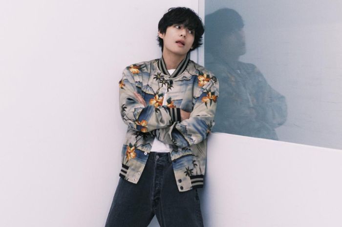 V BTS Pamer Potongan Rambut Drastis Jelang Wajib Militer