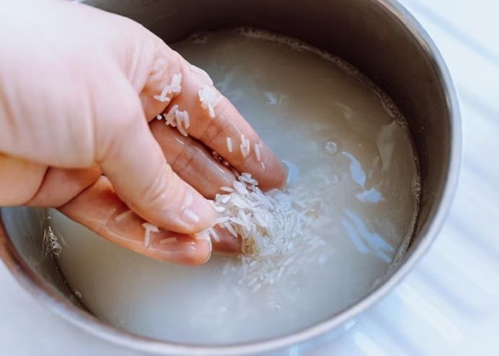 5 Manfaat Air Cucian Beras untuk Kulit Wajah