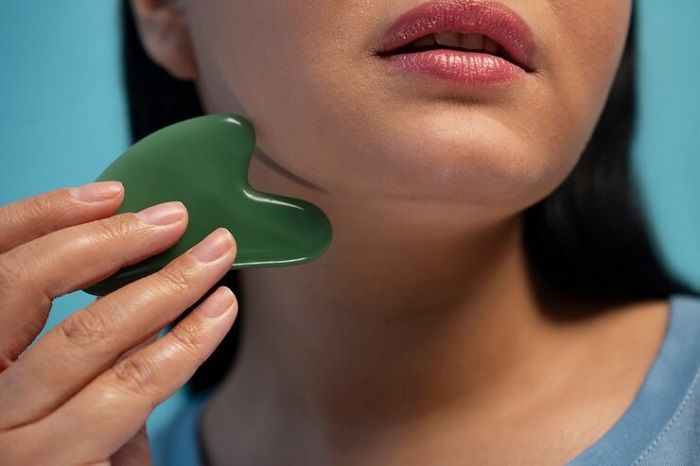 Pengertian Gua Sha dan Manfaatnya untuk Perawatan Wajah