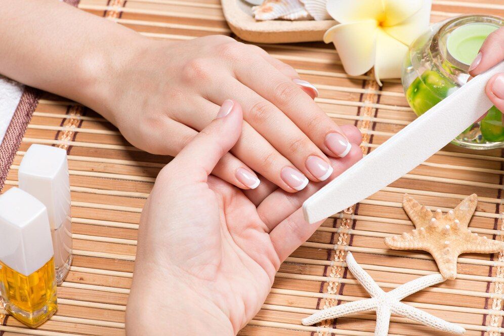 Tips Merawat Kesehatan dan Kecantikan Kuku, Hindari Pakai Pernak-pernik Berlebihan!