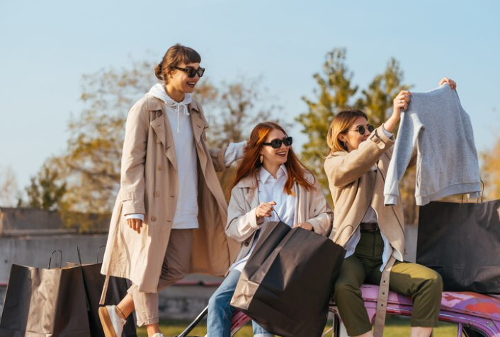 7 Rekomendasi Outfit Casual untuk Weekend: Tetap Tampil Stylish dan Nyaman di Akhir Pekan
