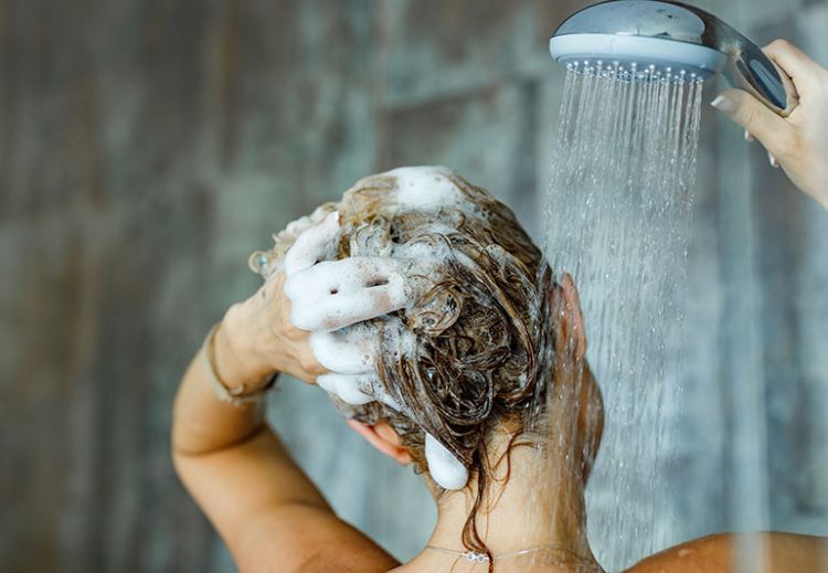 3 Dampak Kerusakan Rambut Akibat Keseringan Keramas dan Cara Mengatasinya