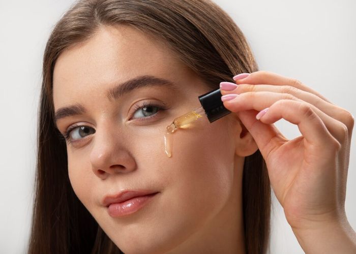Begini Cara Pakai Retinol Bagi Pemula dan Produk-produk yang Aman Digunakan
