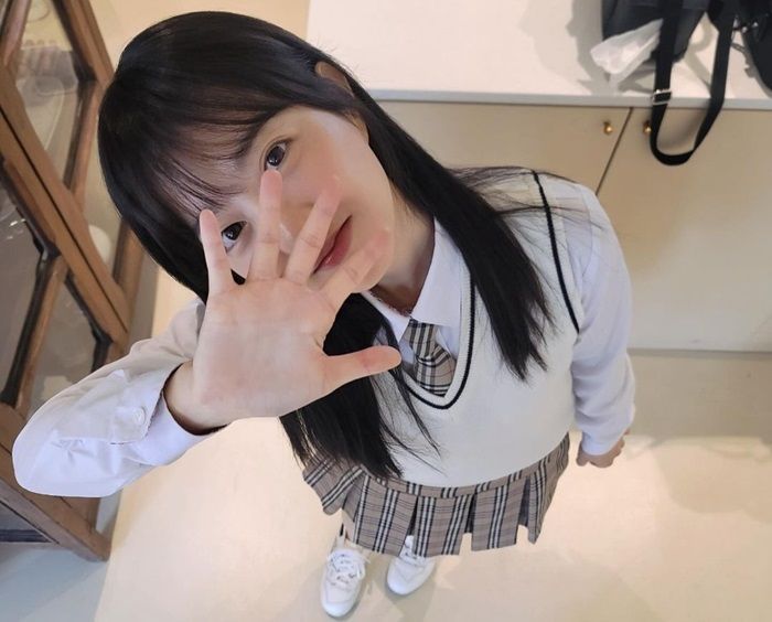Park Bo Young Unggah Foto Pake Baju Seragam Sekolah, Netizen: Masih Cocok Jadi Anak Sekolah