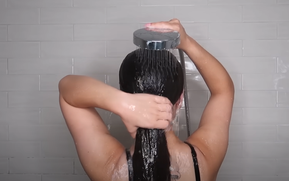 Penggunaan Shampo Dua Kali Saat Keramas, Amankah? Yuk Simak Tips Menjaga Kesehatan Rambut
