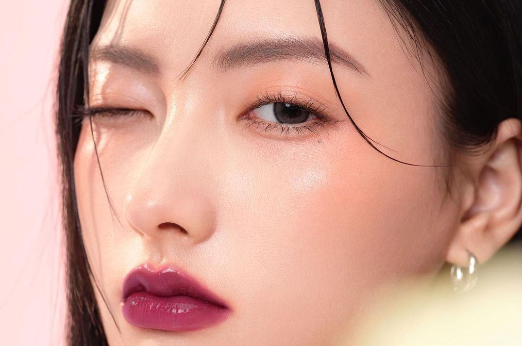 Ini Dia Tips Make Up Anti-Crack, Hasilnya Bikin Wajah Jadi Halus dan Mempesona!