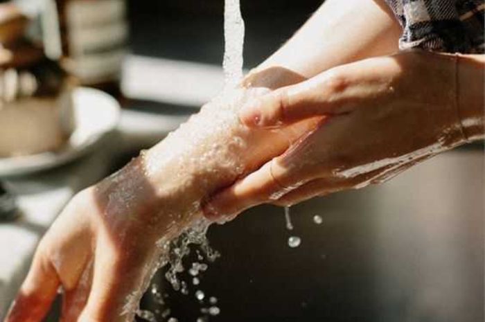 Pakai Skincare dan Body Lotion sebelum Wudhu Apakah Sah?