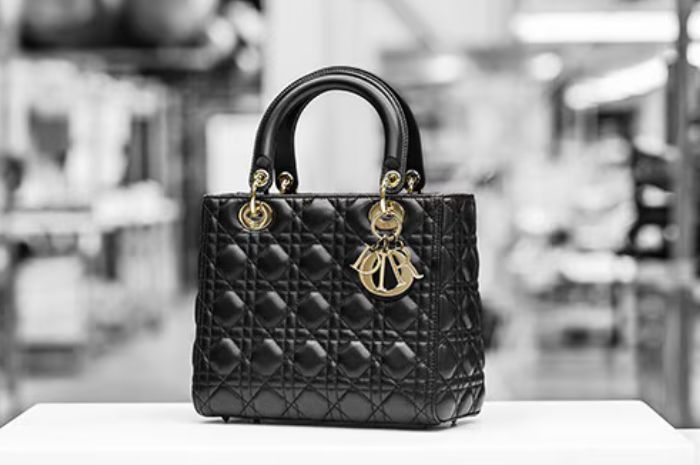 Dior Dihujat Sebab Harga Produksi Hanya 900 Ribu dan Dijual Hingga 40 Juta