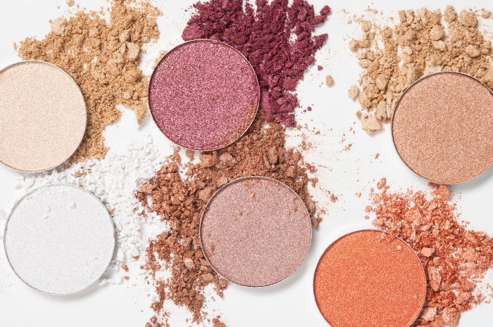Fakta Dibalik Indahnya Glitter Make Up, Eksploitasi Anak dan Perbudakan Wanita