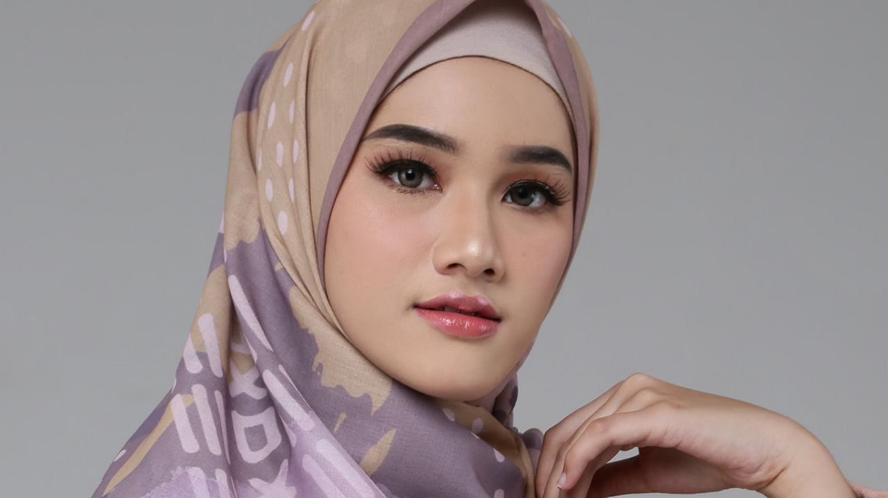 5 Warna Lipstik yang Sempurna untuk Kulit Kuning Langsat