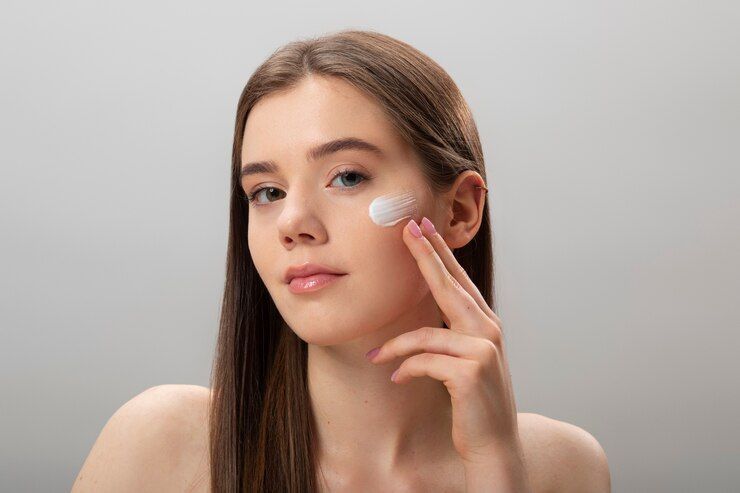 4 Cara Memilih Sunscreen Tepat untuk Menjaga Kelembapan Kulit di Bulan Puasa