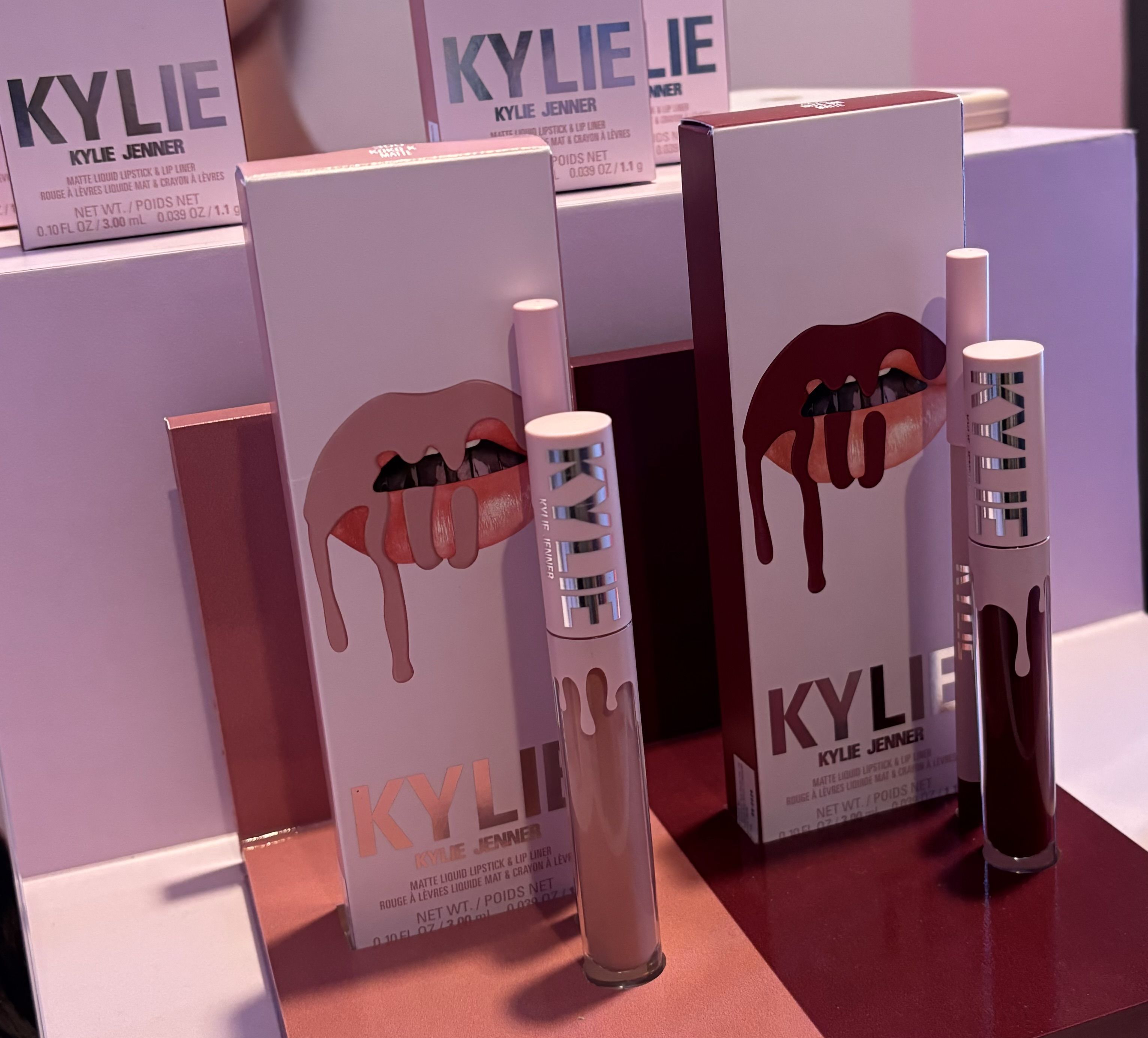 Kosmetik Kylie Jenner hingga Selena Gomez Tawarkan Tren Cloud Makeup Look