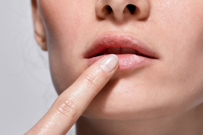 Tips Merawat Bibir di Iklim Tropis, Jangan Lupa Pakai Lip Care dengan Bahan-bahan Ini