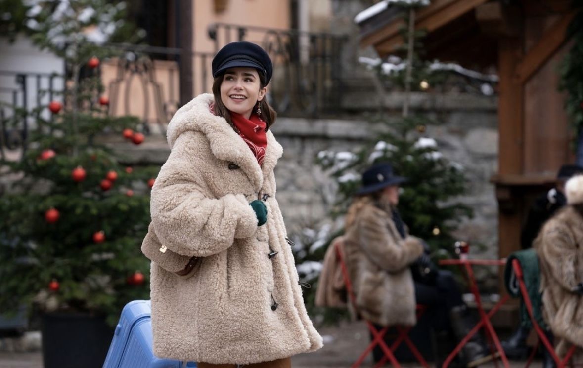 Inspirasi Gaya Busana ala Emily in Paris Season 4, Edgy dan Chic