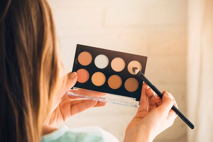 8 Efek Samping Menggunakan Make Up Setiap Hari, Bisa Kena Kanker Kulit!