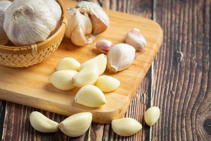 Bisakah Bawang Putih Mentah Jadi Obat Jerawat? Ini Penjelasannya
