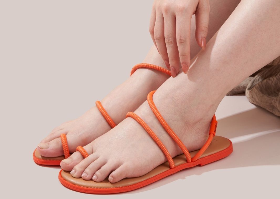 Sandal Jepit Colorful Cocok untuk Penyuka Art