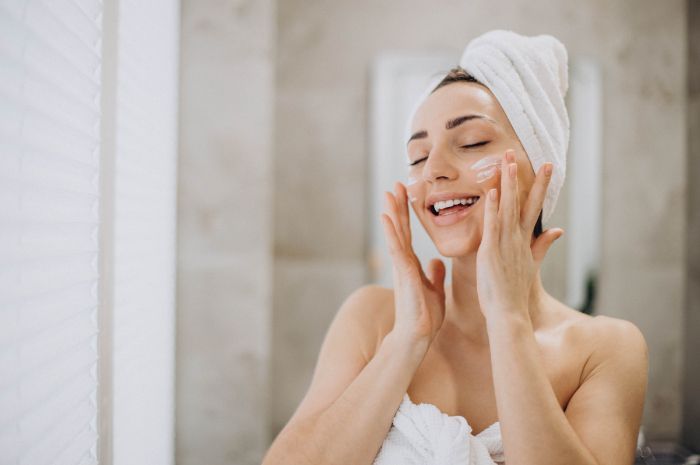 6 Kandungan Skincare untuk Mengecilkan Pori-Pori dan Membuat Wajah Lebih Mulus