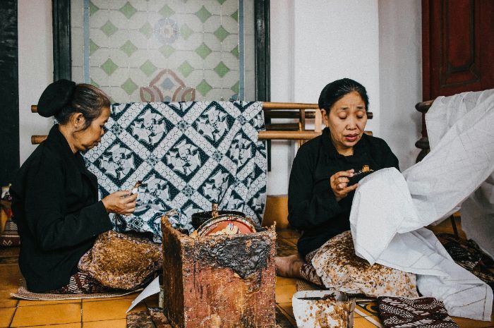 Mengenal Batik, dari Sejarah hingga Tren Modern