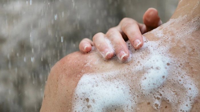 Rekomendasi Sabun Mandi yang Punya Formula Mengatasi Masalah Jerawat Punggung