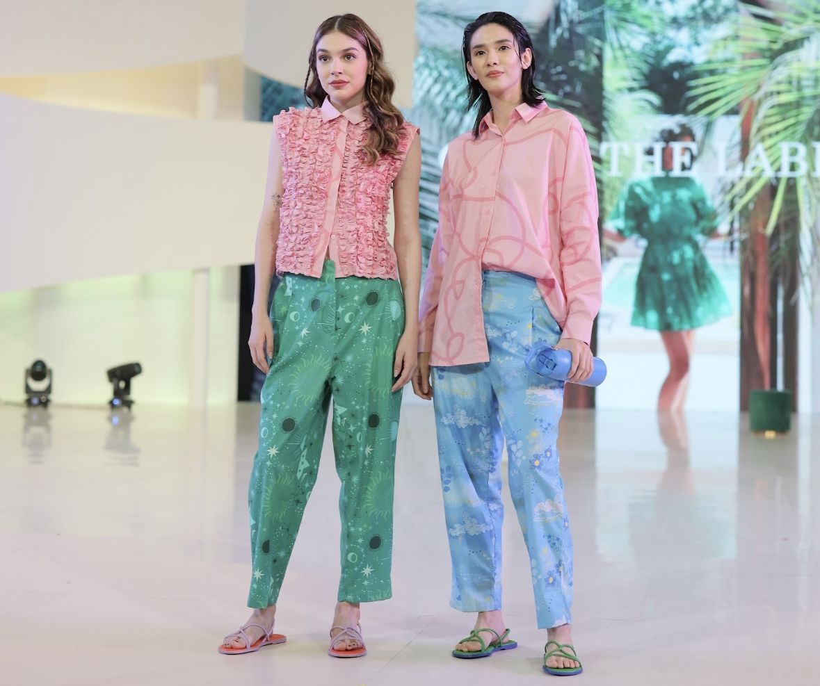 Inspirasi Gaya Chic dengan Sandal Jepit dan Baju Kasual, Bikin Makin Pede