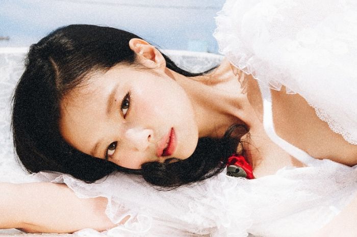 Tampil Penuh Warna dan Gaya, Jennie BLACKPINK Ajak Wanita Bersinar dengan Cara Masing-masing