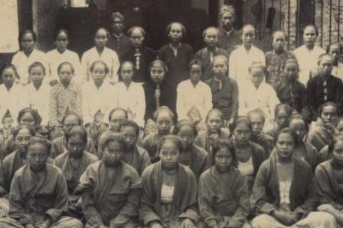 Lawan Pembatasan, Jejak Perempuan Indonesia Perjuangkan Hak Pendidikan di Masa Kolonial