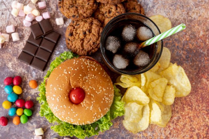 10 Makanan yang Harus Dihindari untuk Jaga Kulit Tetap Sehat dan Cerah