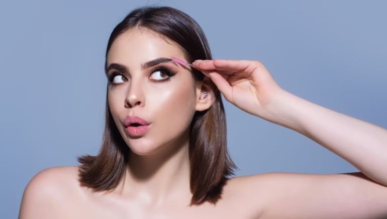 Bye-bye Alis Tipis! Ini 7 Cara Alami Mendapatkan Alis Tebal Impianmu