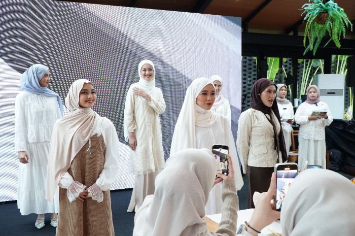Gaya Hijab Meleyot Mahalini Jadi Inspirasi Safwa Najla dalam Produksi 'Mungkin'