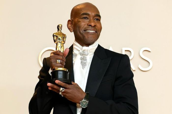 Paul Tazewell Jadi Desainer Kulit Hitam Pertama yang Raih Best Costume Design Lewat Film 'Wicked'