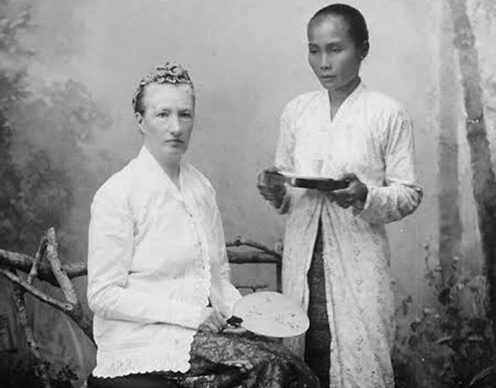 Pengaruh Budaya Indis dalam Busana Hindia Belanda, Perpaduan Kebaya dan Gaya Eropa