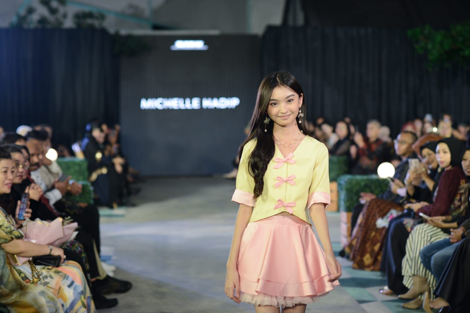 Selain Milan Fashion Week 2024, Busana Desainer Cilik Michelle Hadip Bersinar di The Runway