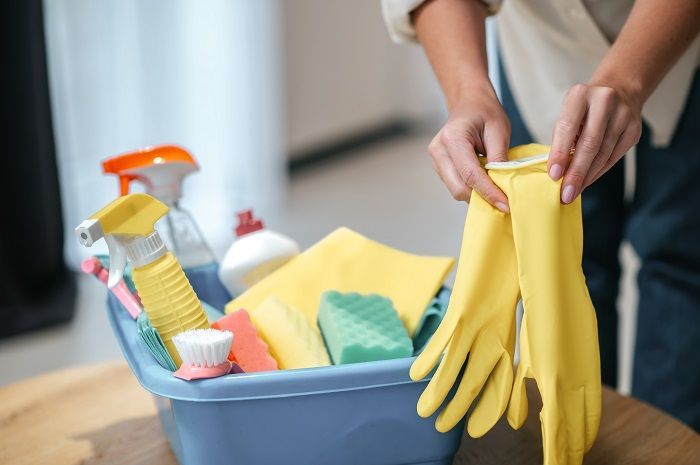 Punya Balita dan Keteteran Bersih-bersih? Tips Ini Bantu Ibu Bersihkan Rumah dengan Cepat